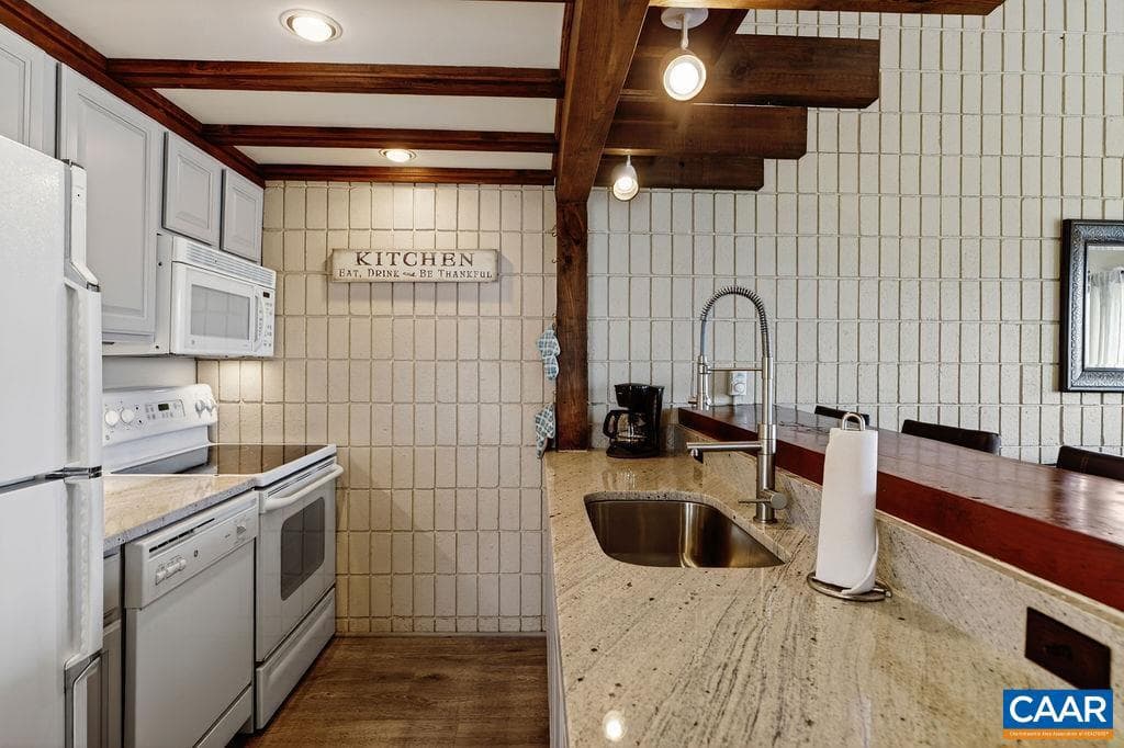646 White Oak Condos photo 9