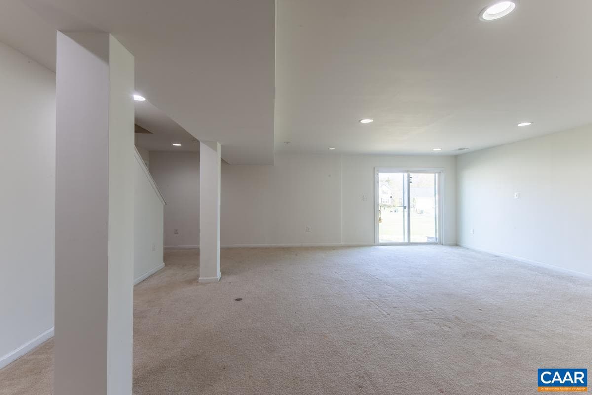 236 Brimfell St photo 29