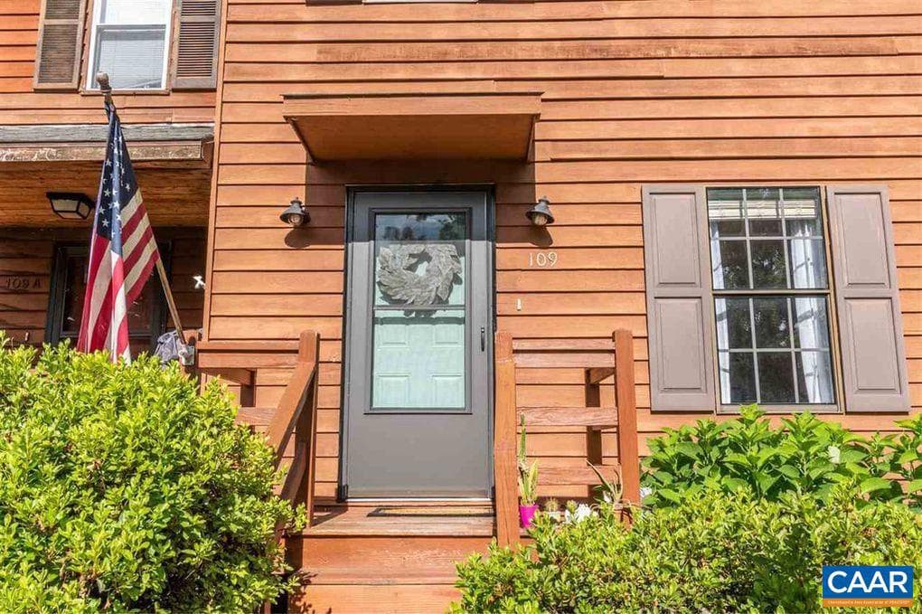 109 Hammond St #b photo 3