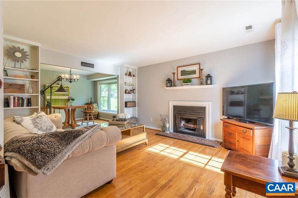 109 Hammond St #b photo 4