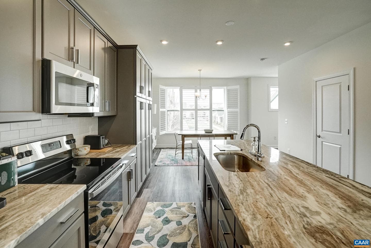 916 Orion Ln photo 12