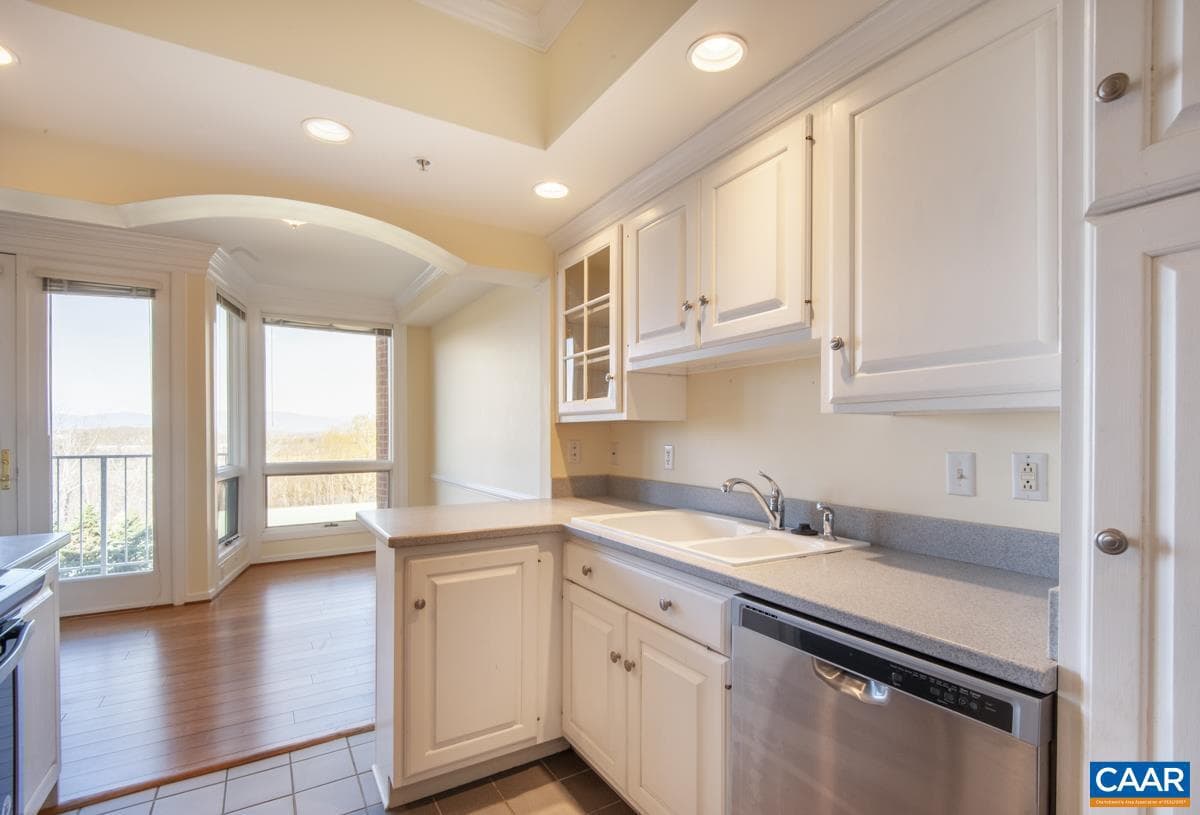 500 Crestwood Dr #1405, Charlottesville