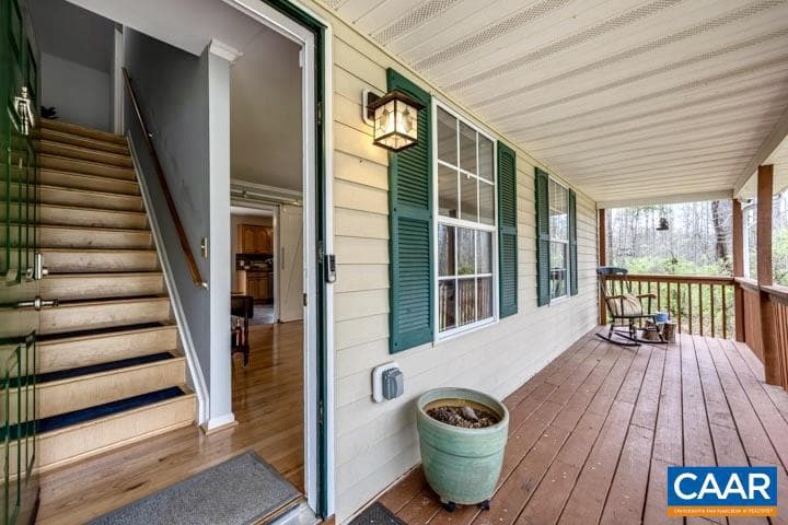 462 Fox Hunters Ln photo 3