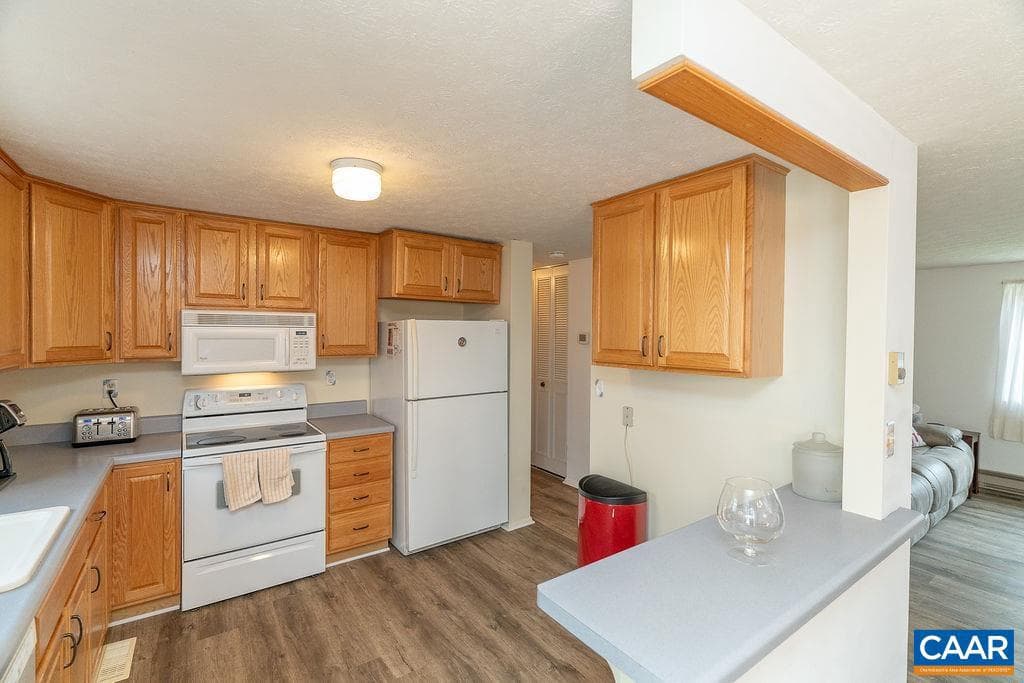 97 Lumber Ln photo 9
