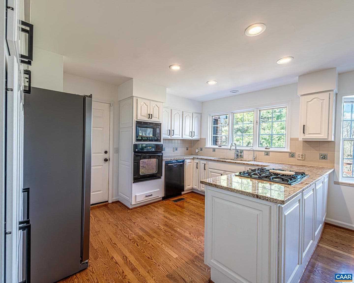 1732 Hermitage Rd photo 32