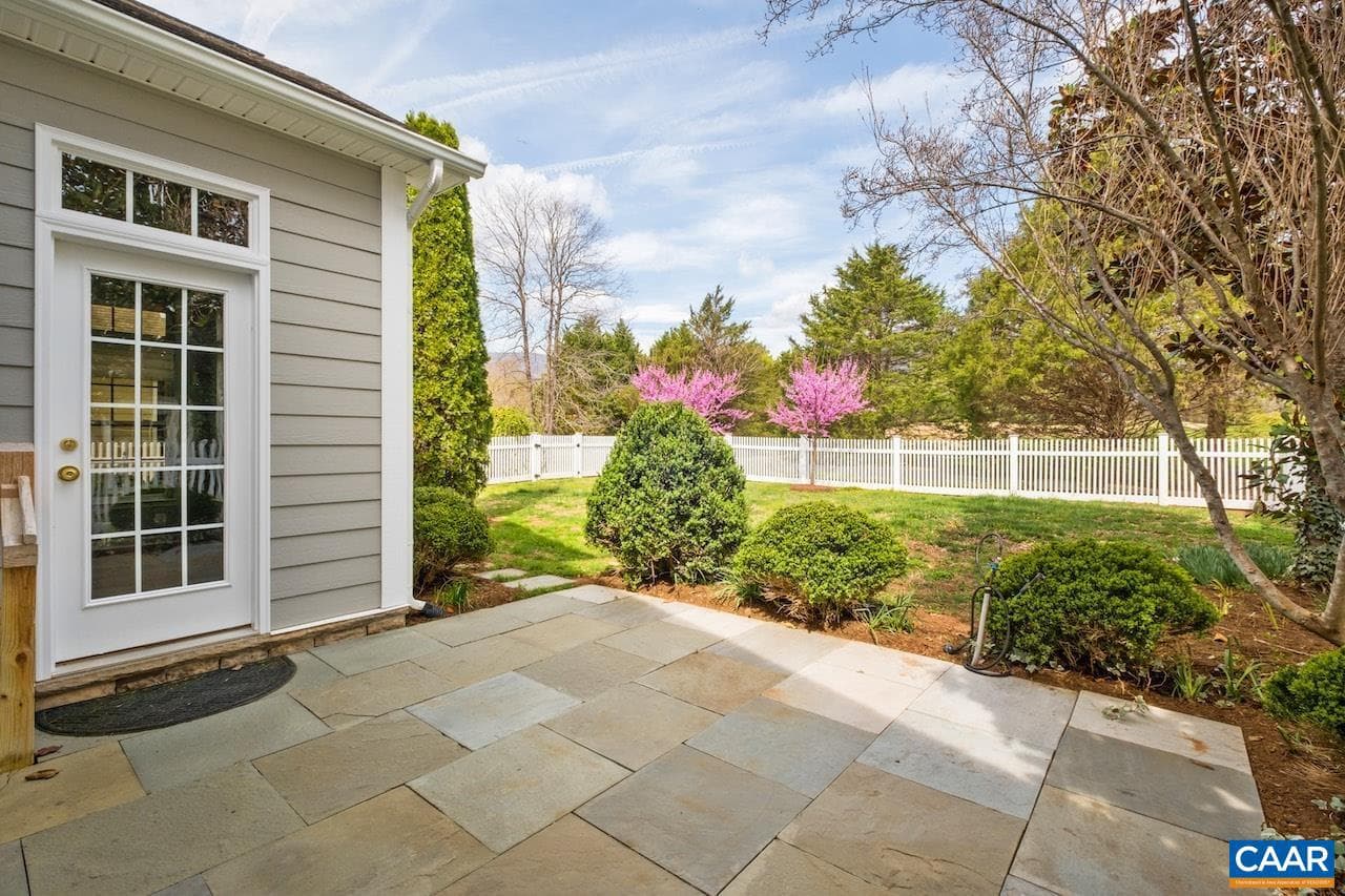 325 Stone Orchard Dr photo 4