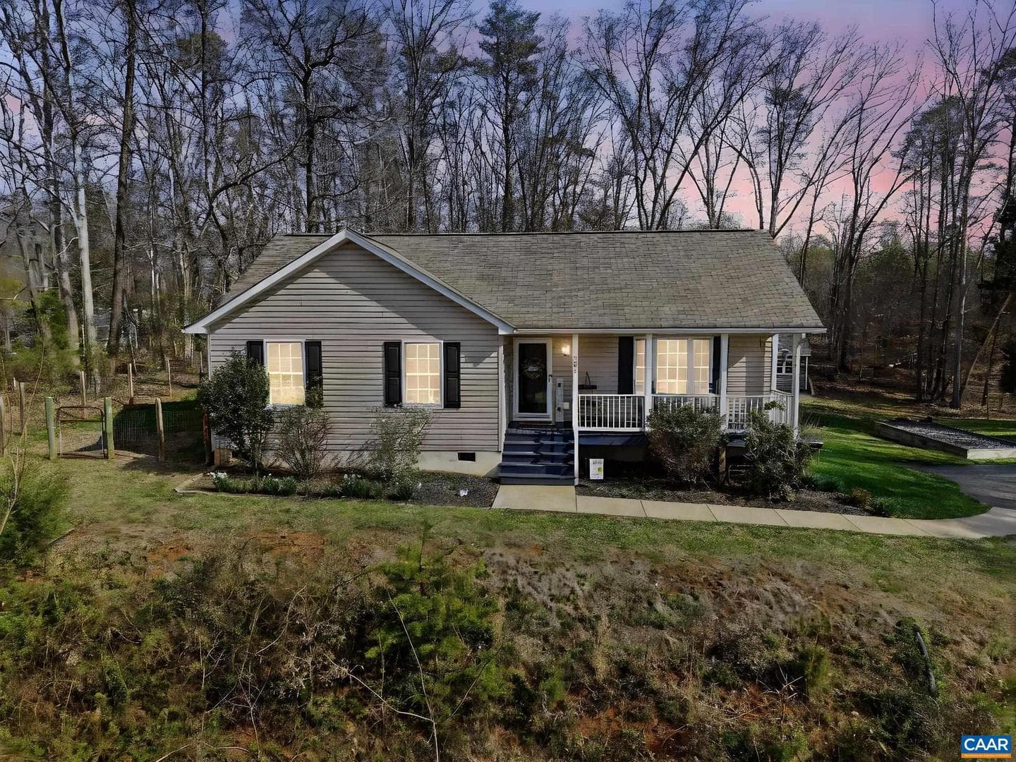 201 Tanglewood Dr photo 3