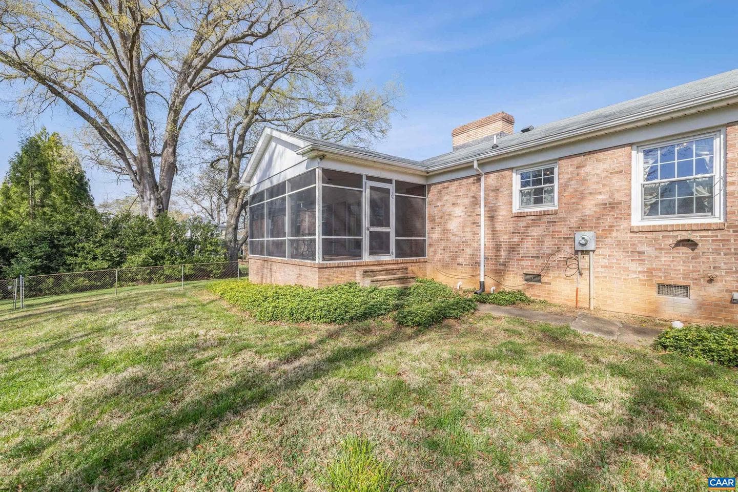 505 W Baker St photo 11