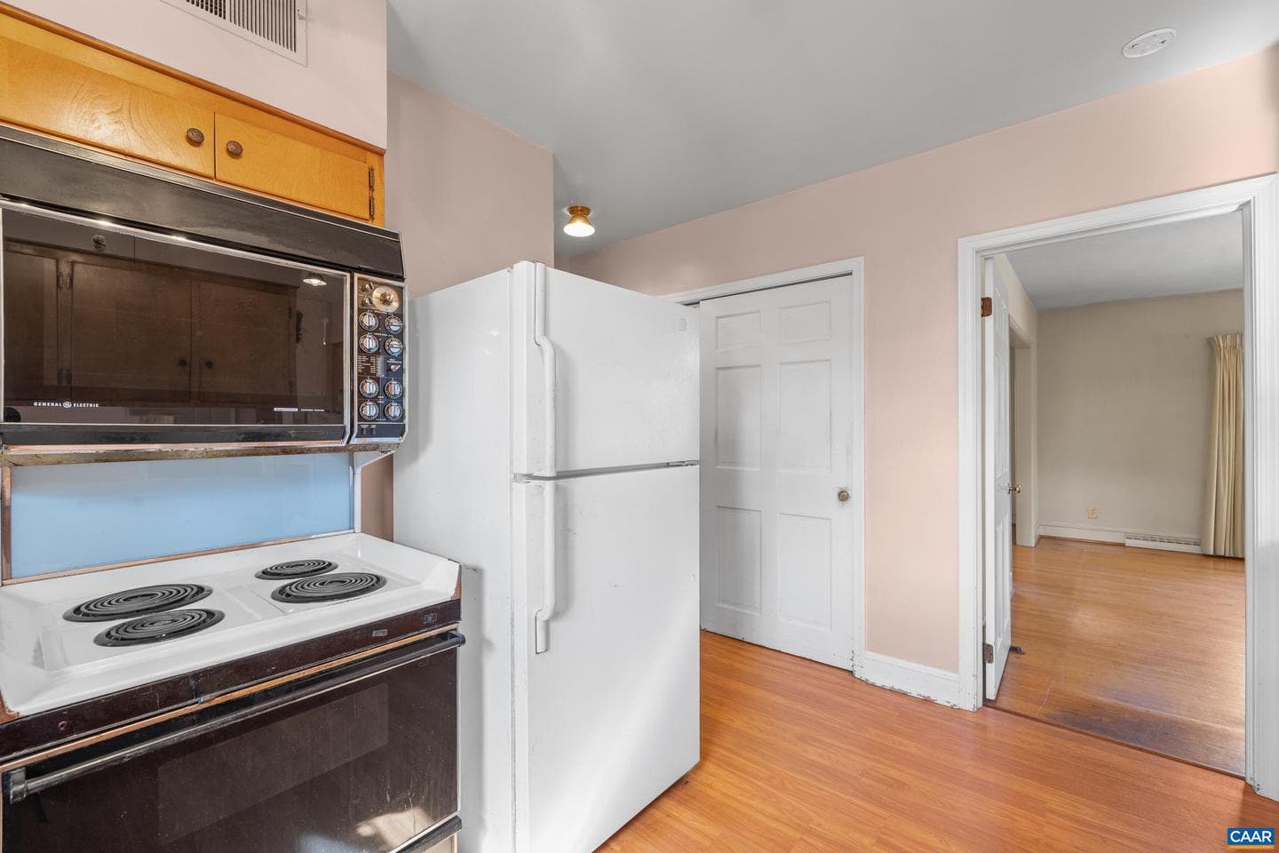 505 W Baker St photo 22