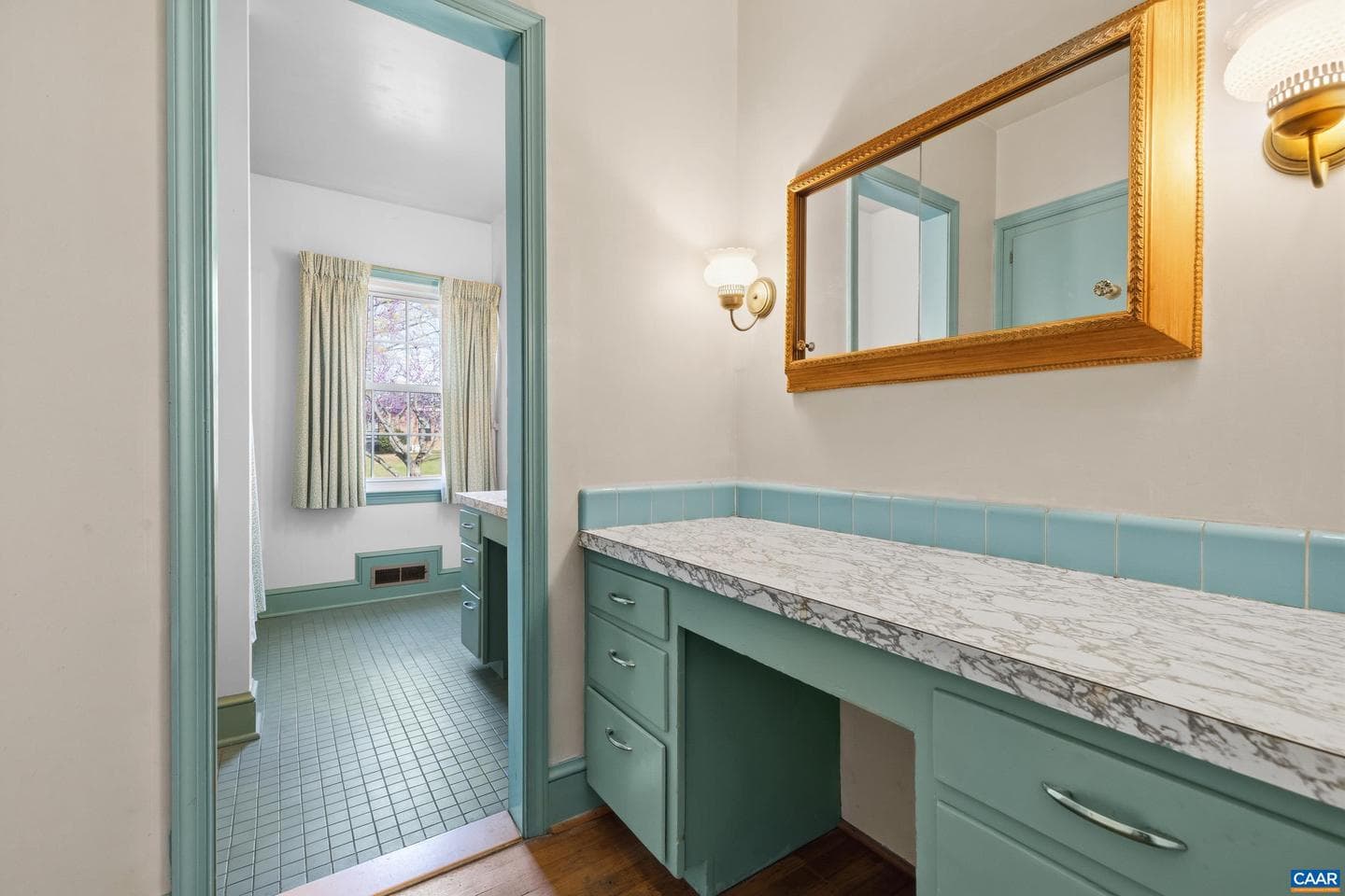 505 W Baker St photo 38