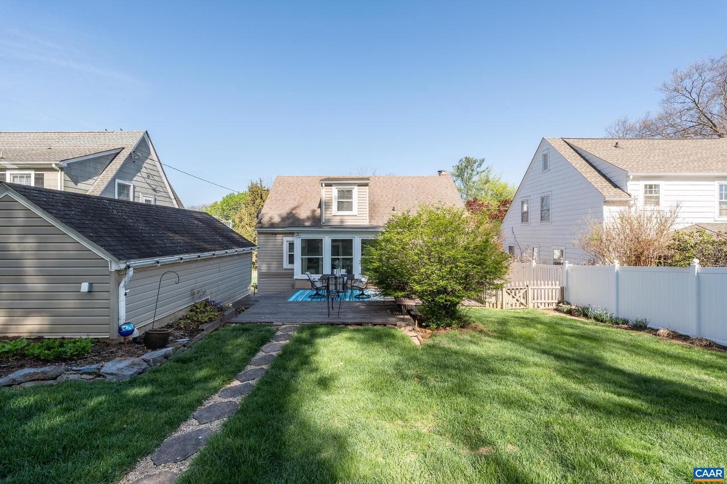 317 York Ave photo 12