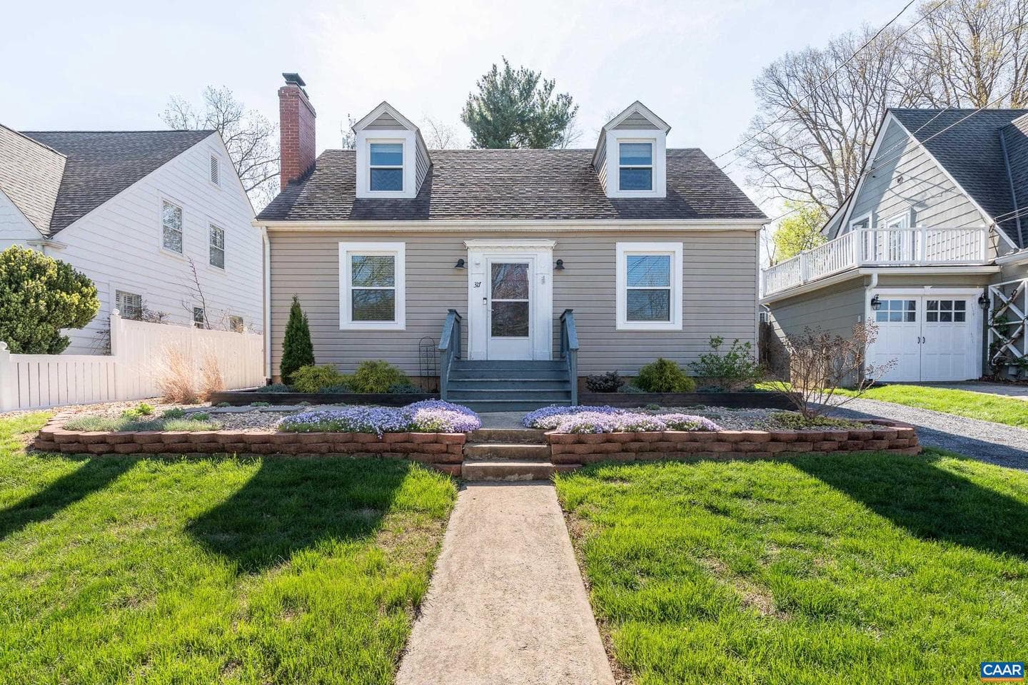 317 York Ave photo 2