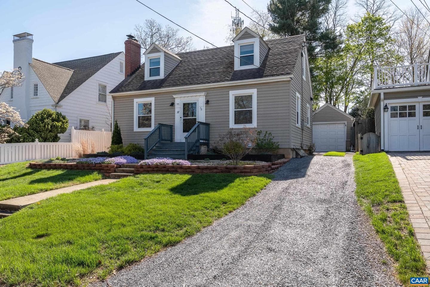 317 York Ave photo 3