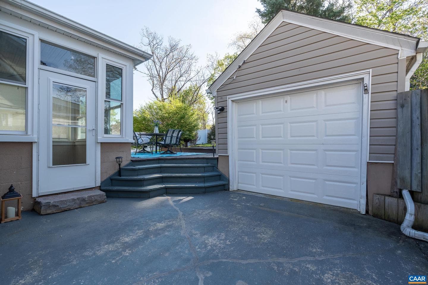 317 York Ave photo 4