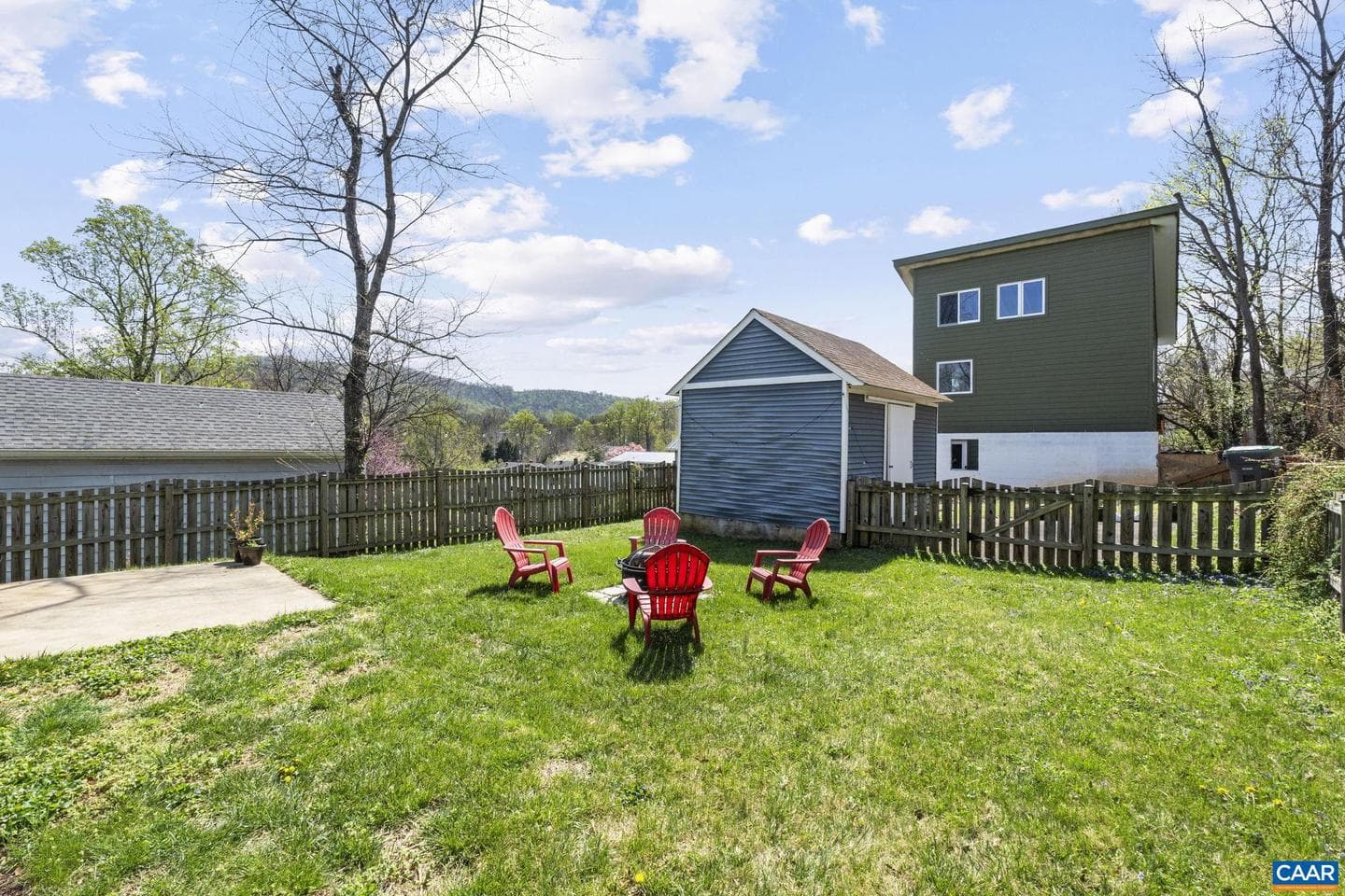 904 Rockland Ave photo 26