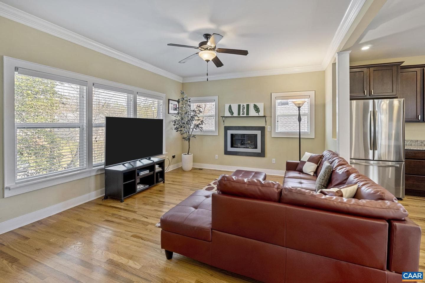 904 Rockland Ave photo 6