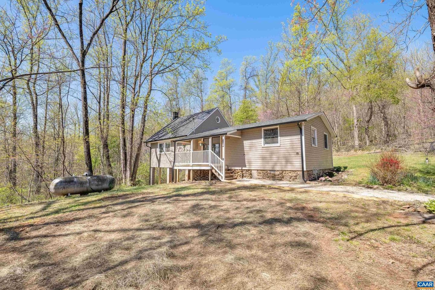 1112 Red Bird Dr photo 2