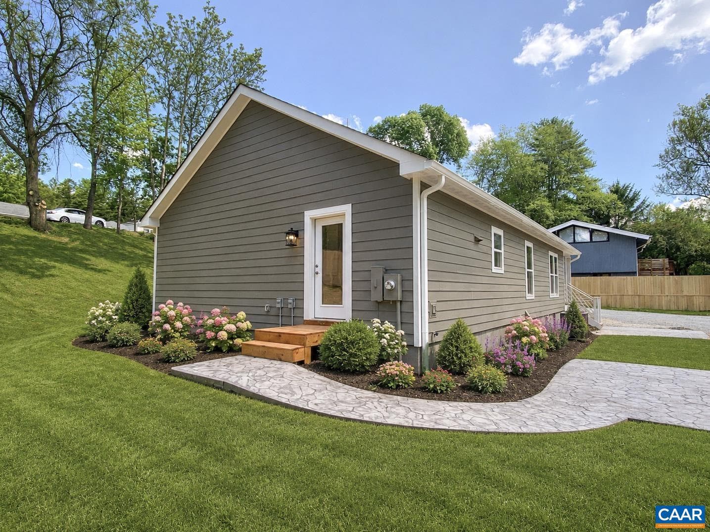 108 Bollingbrook Dr photo 3