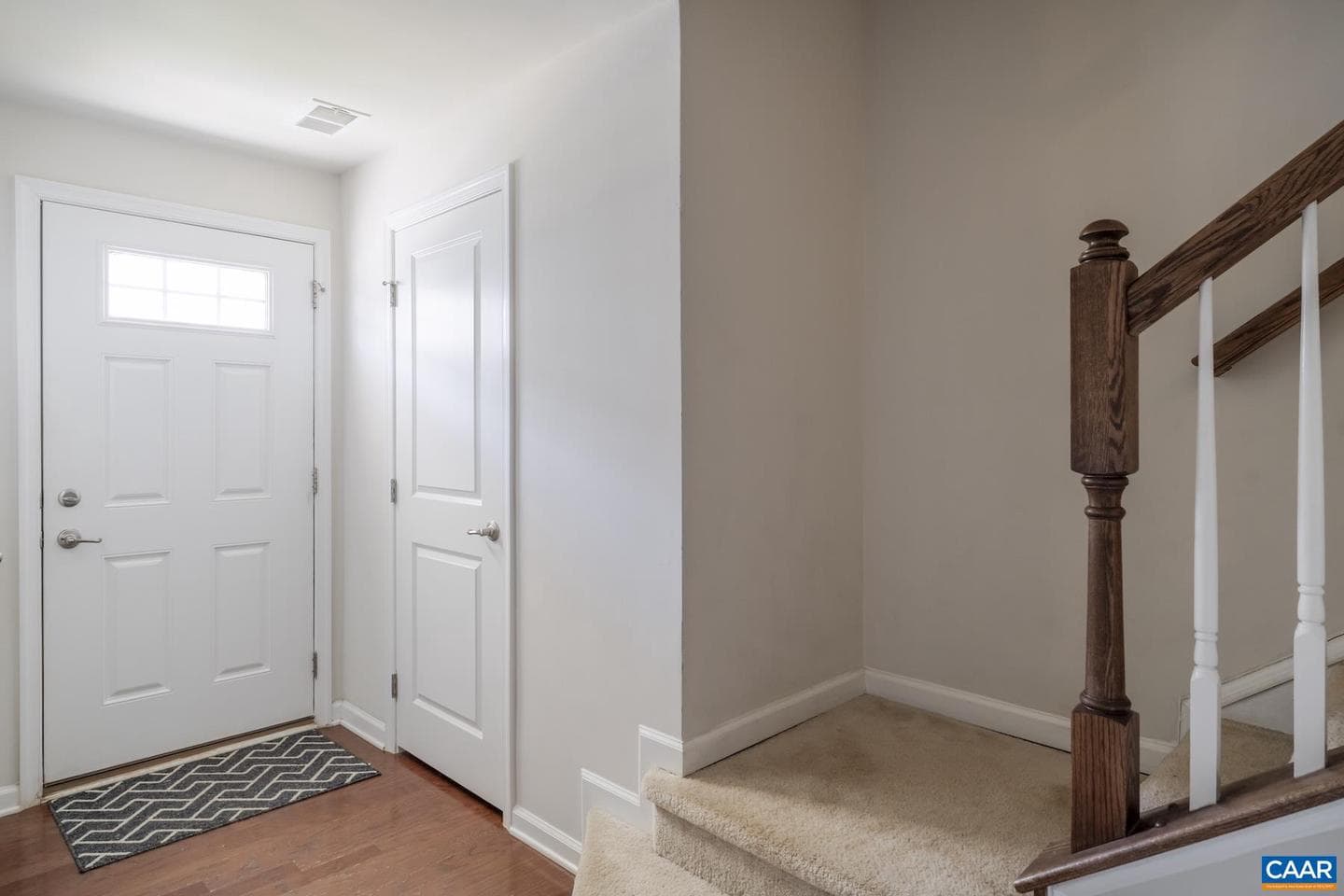 2052 Elm Tree Ct photo 2