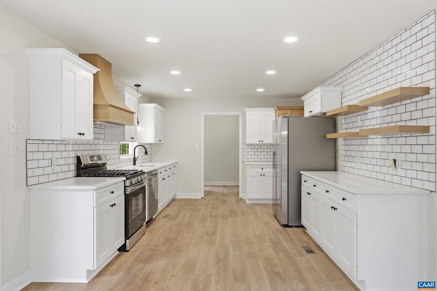 154 Erins Way photo 10