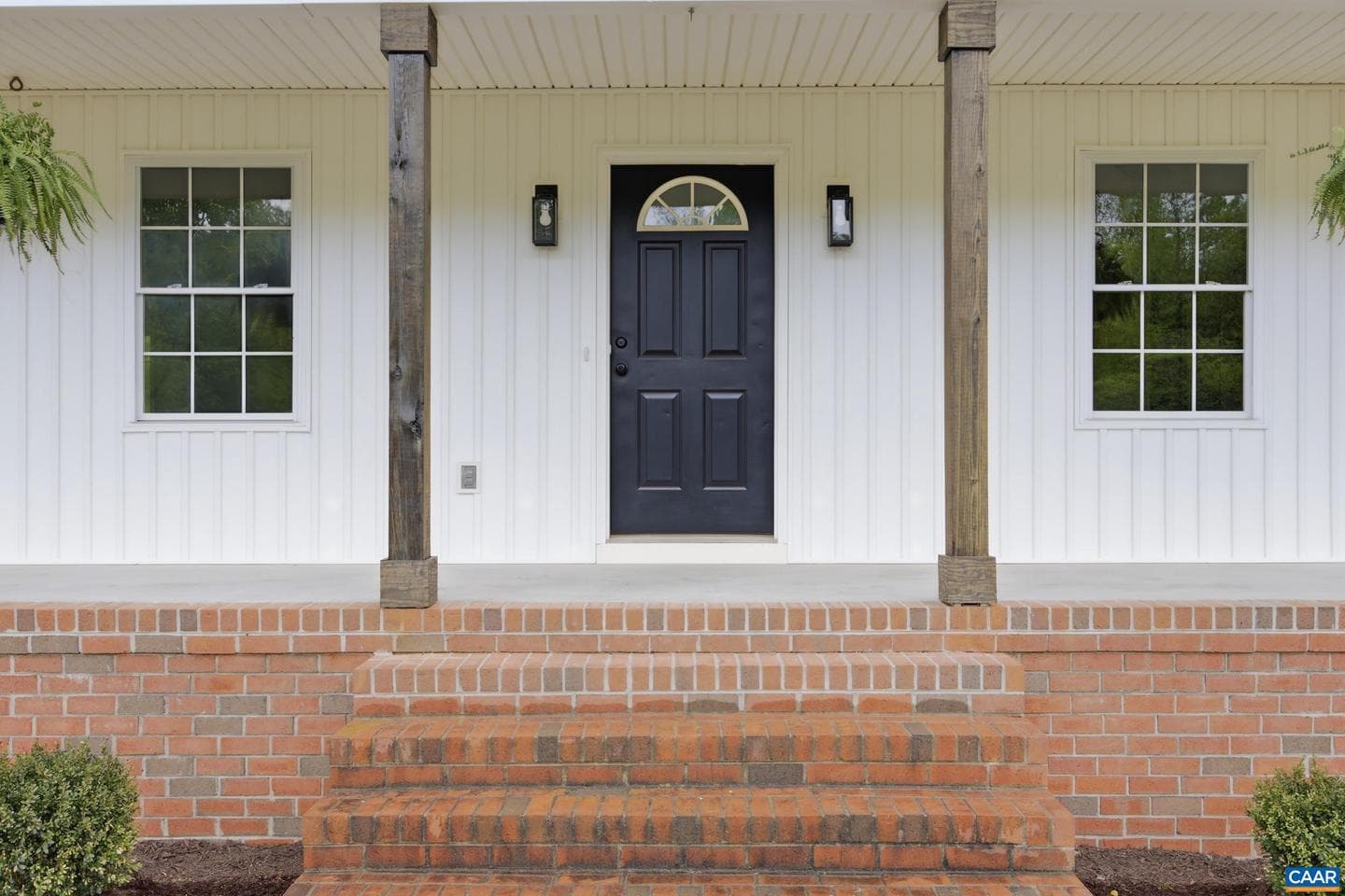 154 Erins Way photo 2