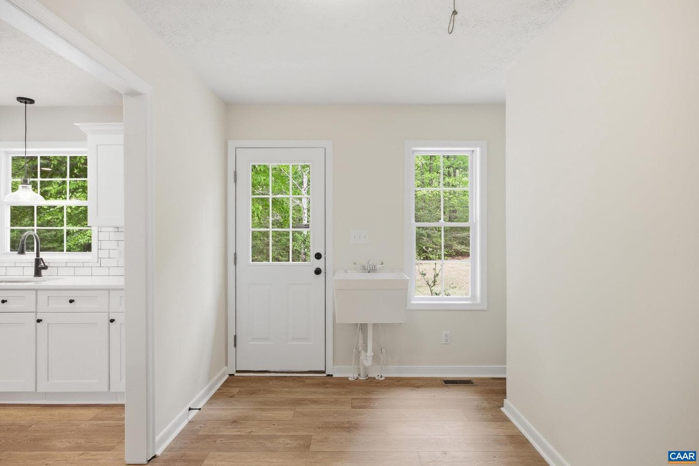 154 Erins Way photo 25