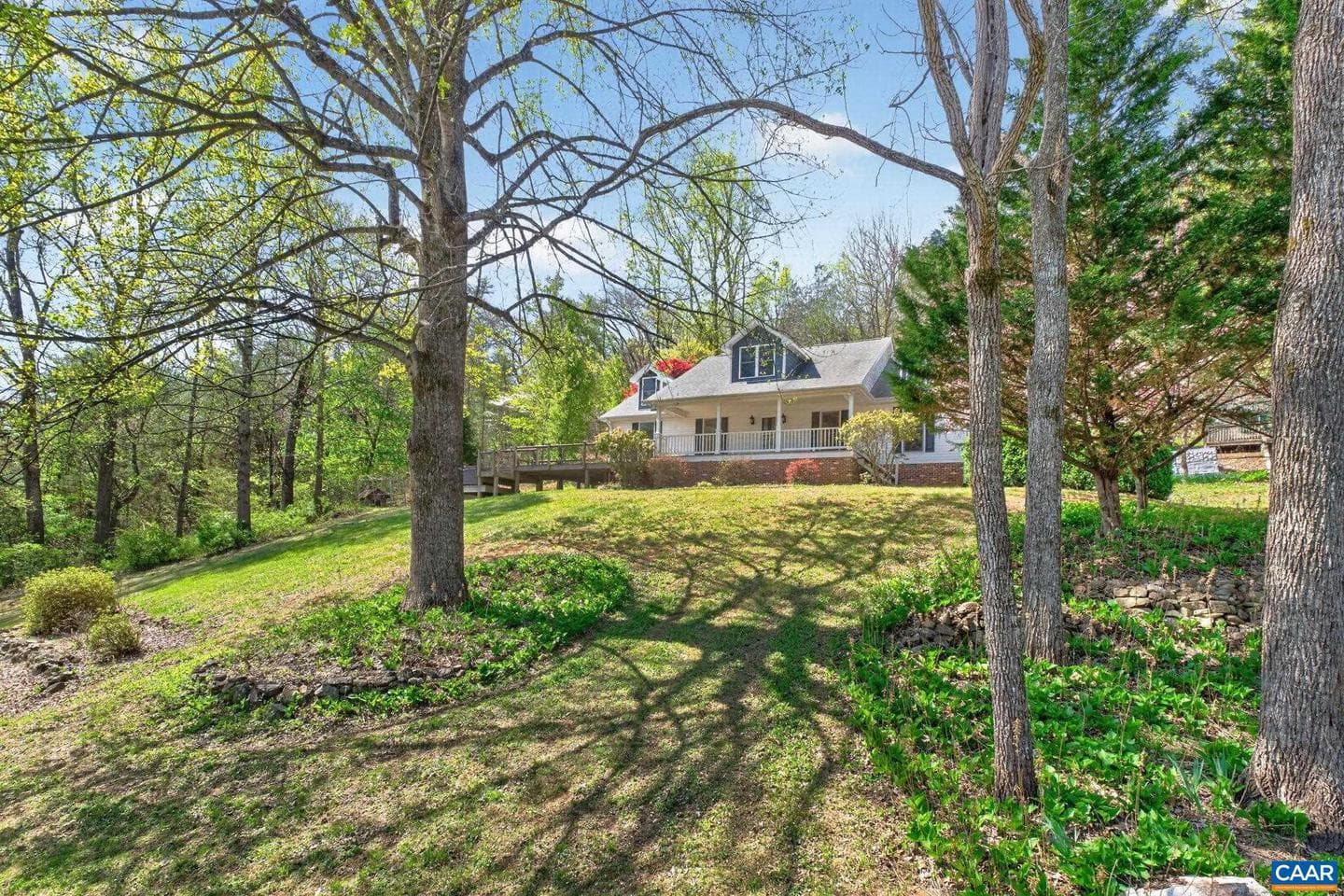 689 Mutton Hollow Rd photo 3