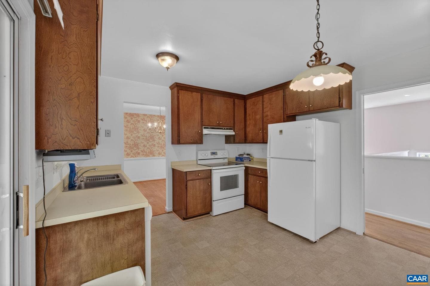 1610 Redwing Ln photo 11