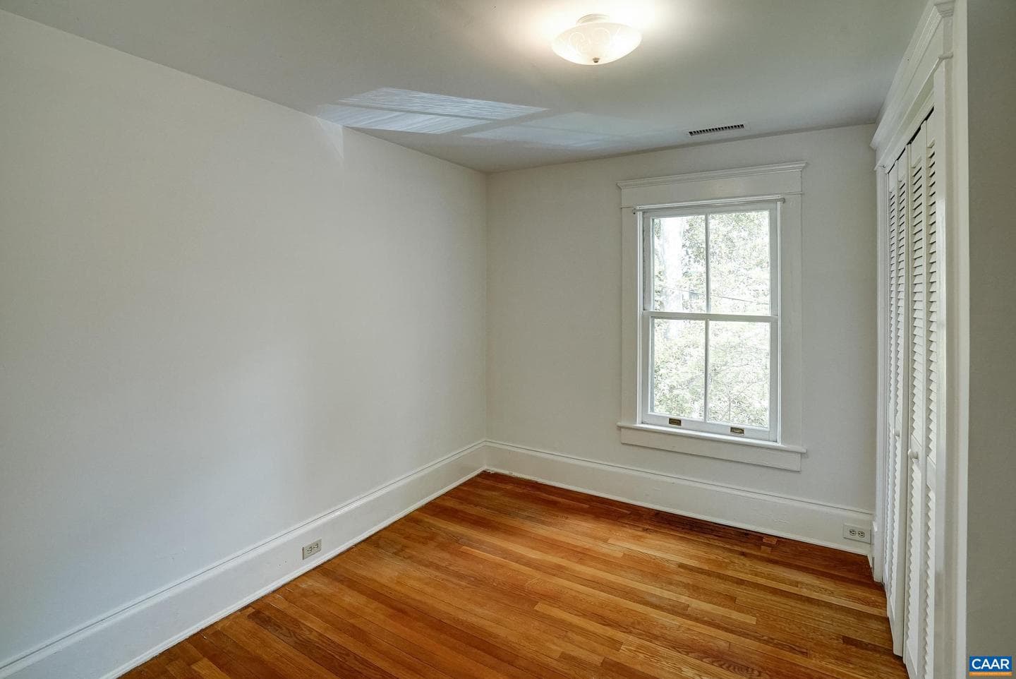 2425 Jefferson Park Ave photo 32