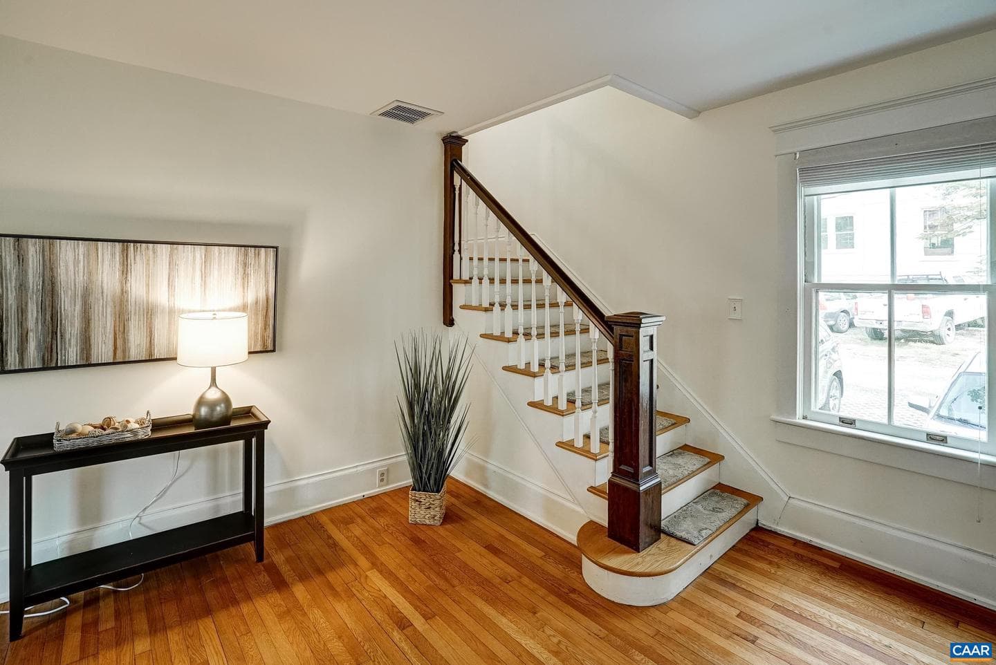 2425 Jefferson Park Ave photo 9