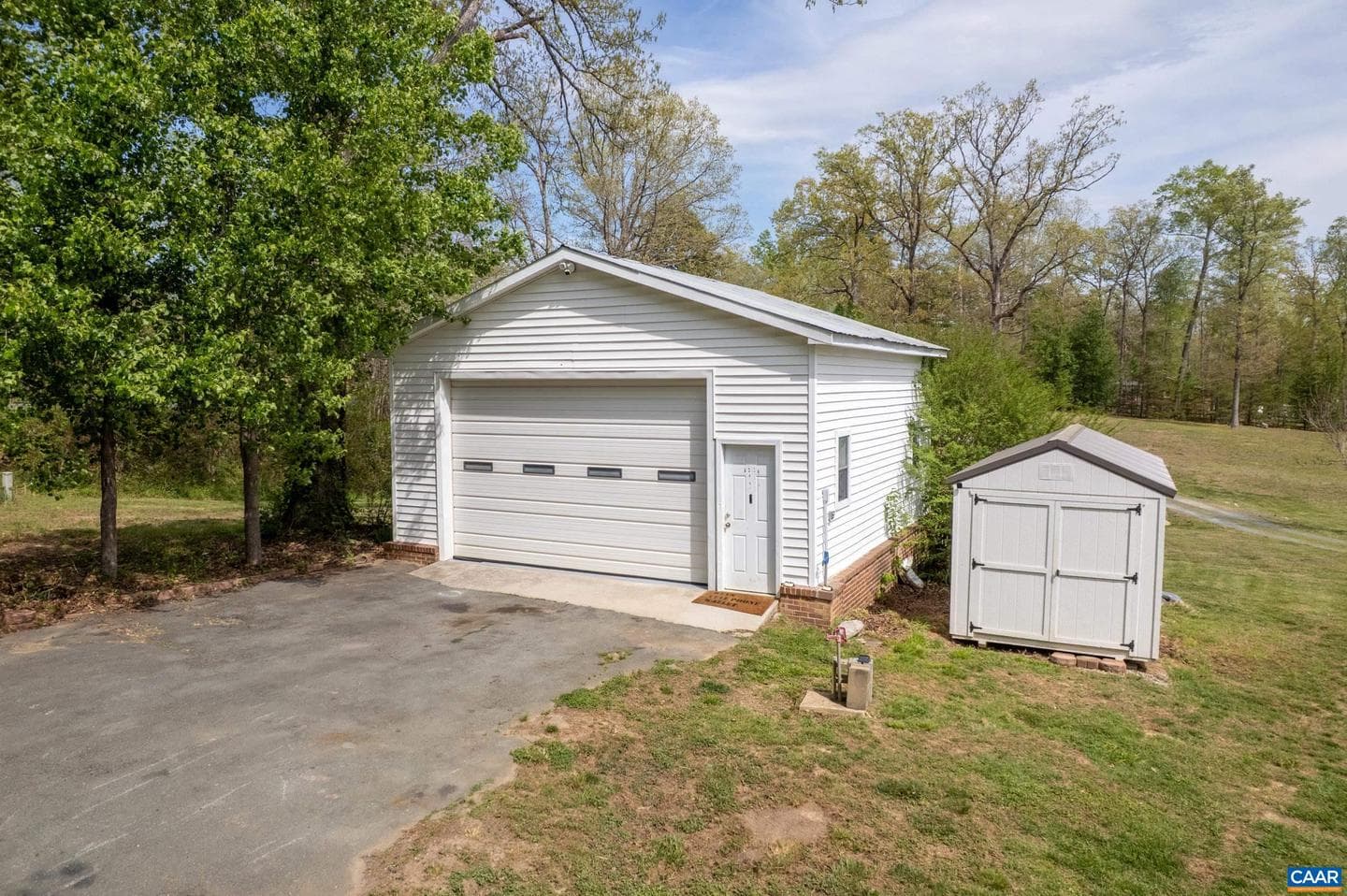 4973 Richmond Rd photo 2