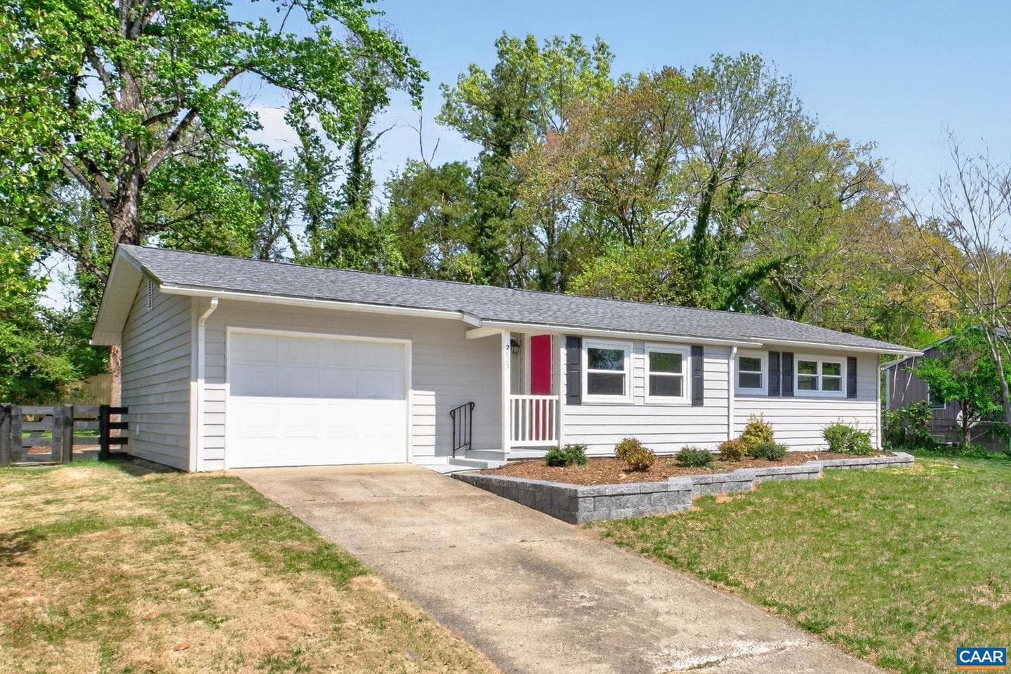 2623 Commonwealth Dr photo 2