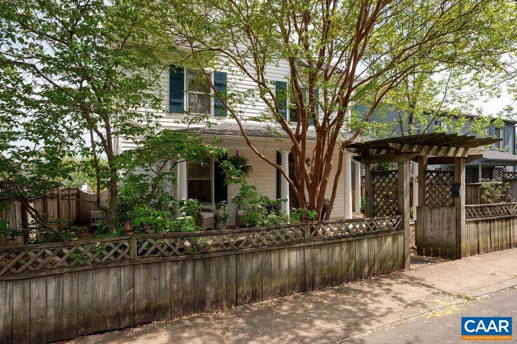 118 Goodman St photo 2