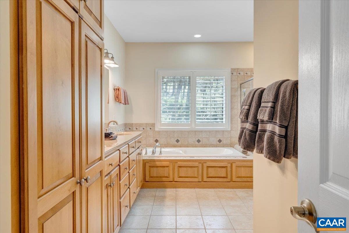 115 Hemlock Dr photo 24