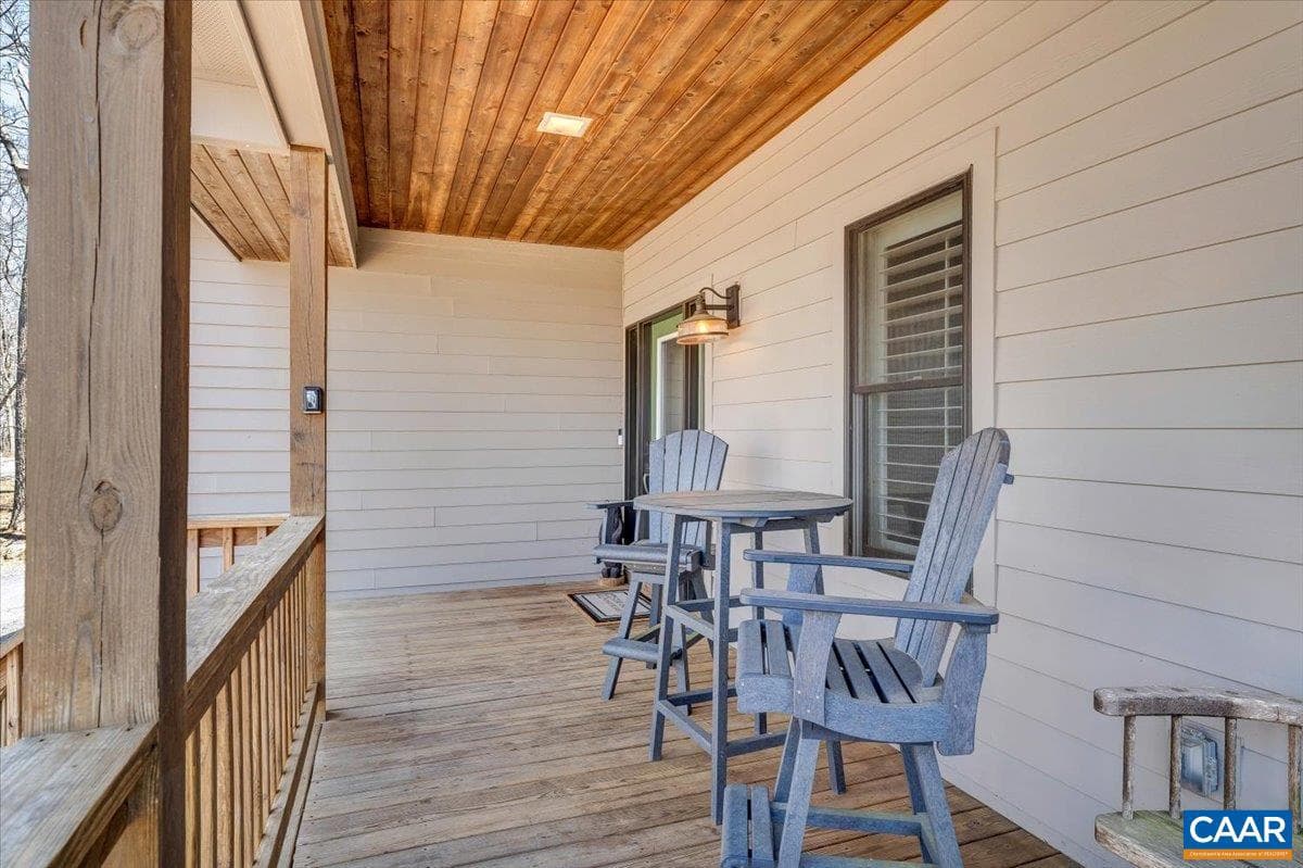 115 Hemlock Dr photo 5