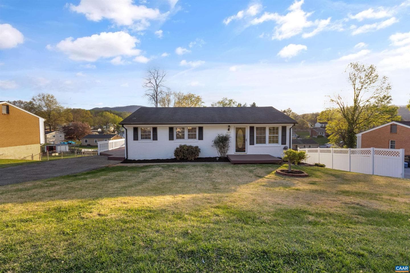 3053 Woodway Dr photo 2