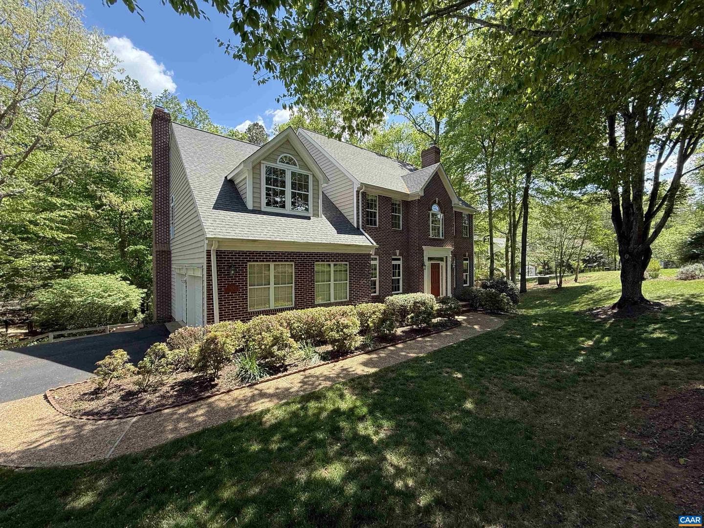 824 King William Dr photo 2