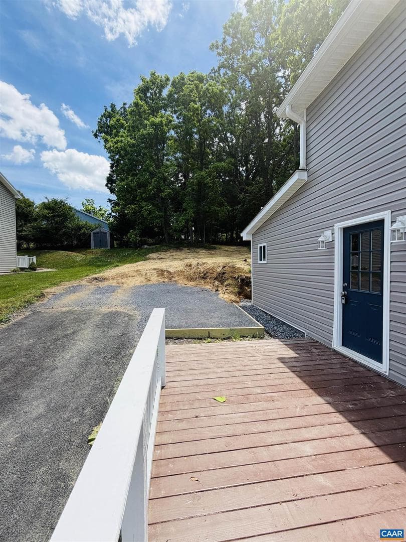 427 Montgomery Ave photo 5
