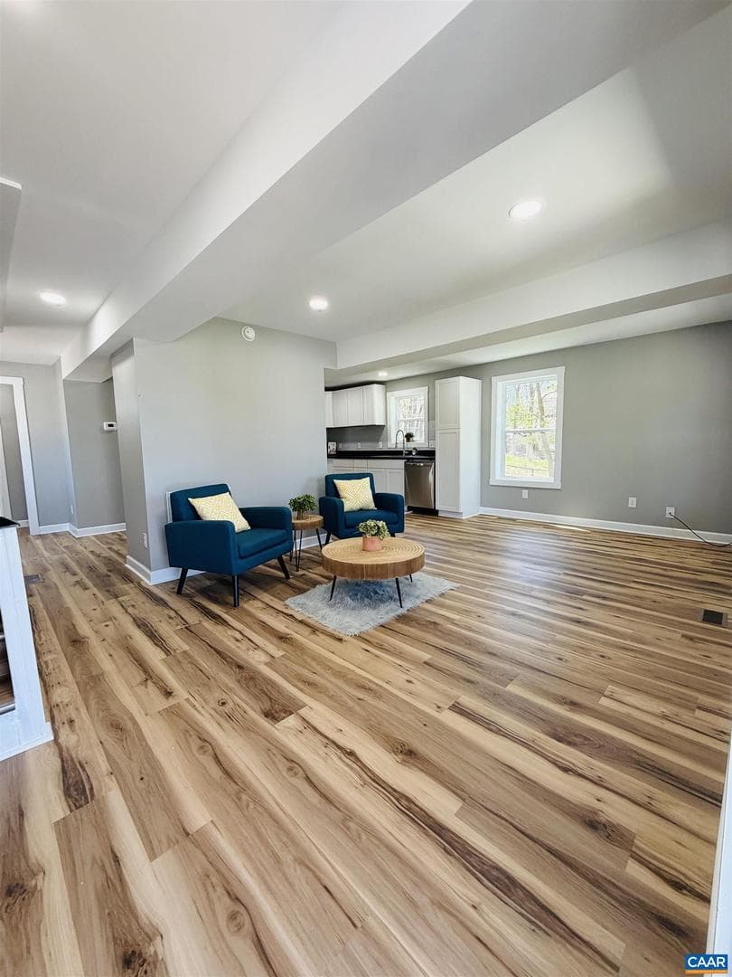 427 Montgomery Ave photo 9