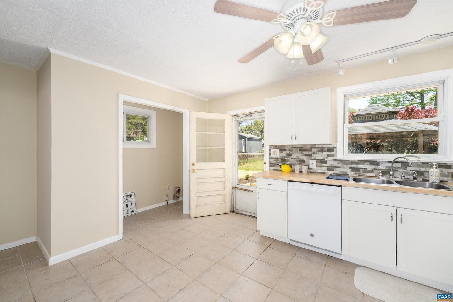 124 James Ave photo 12