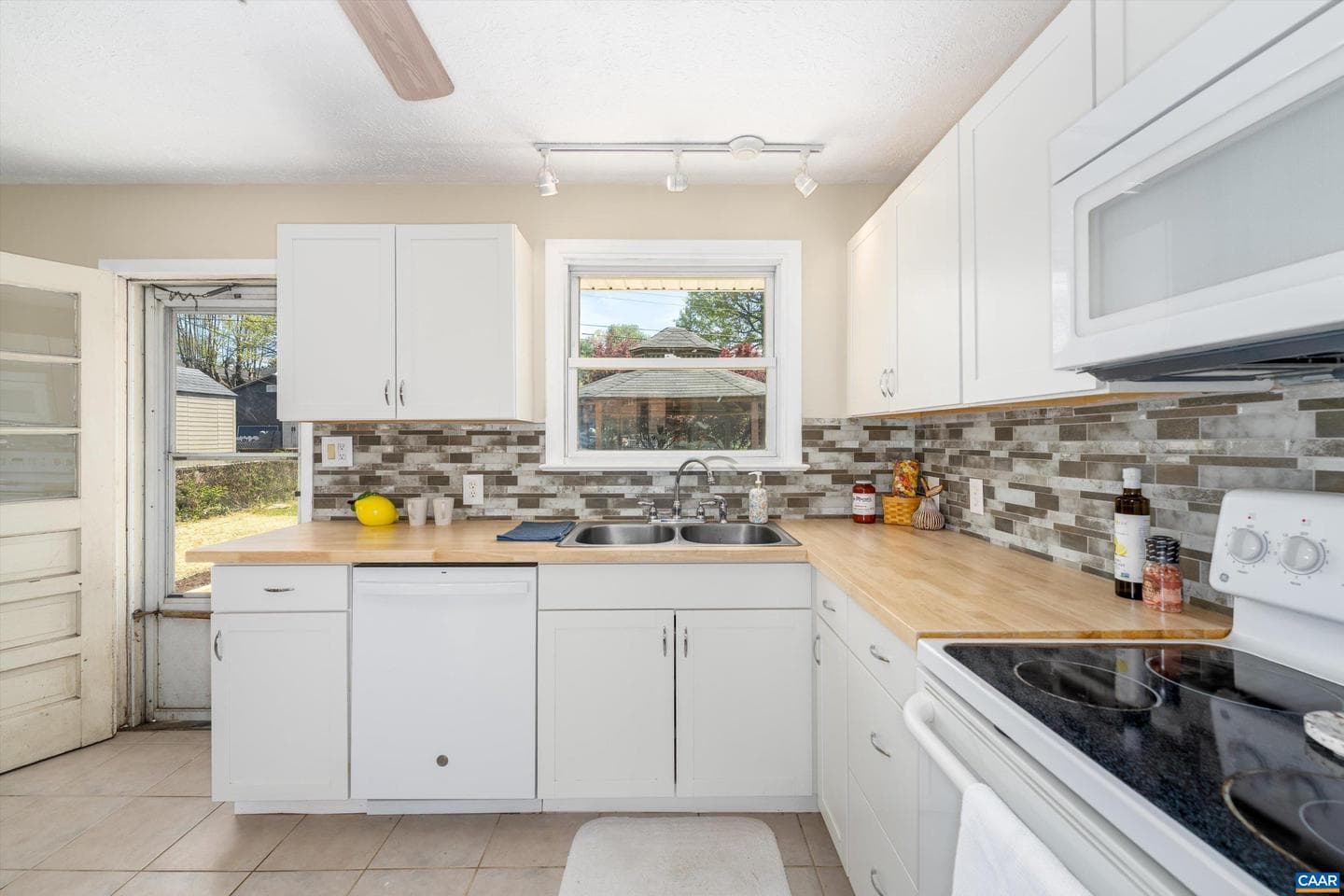 124 James Ave photo 14