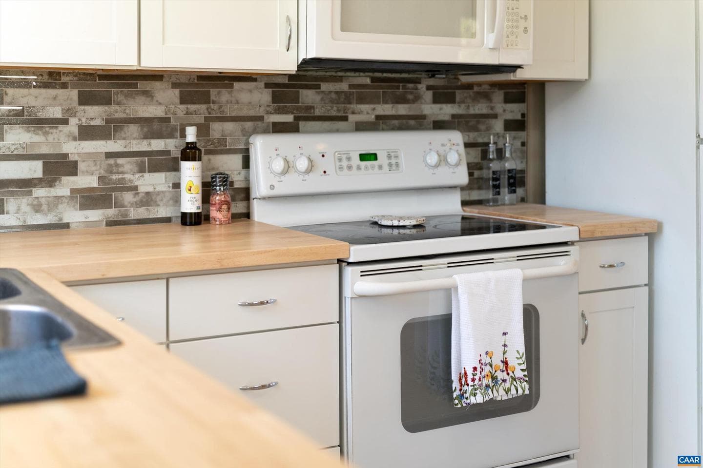 124 James Ave photo 16