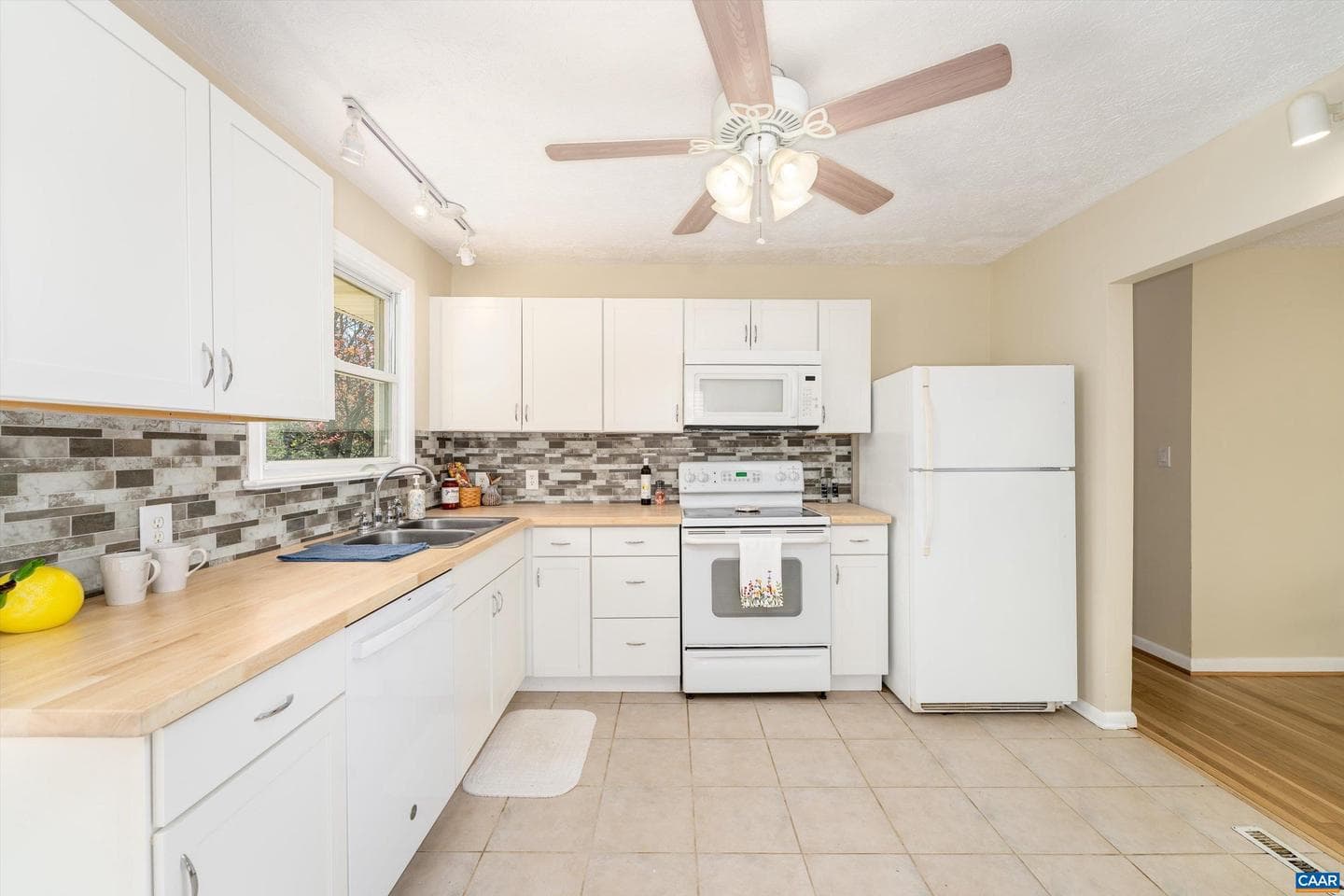 124 James Ave photo 18
