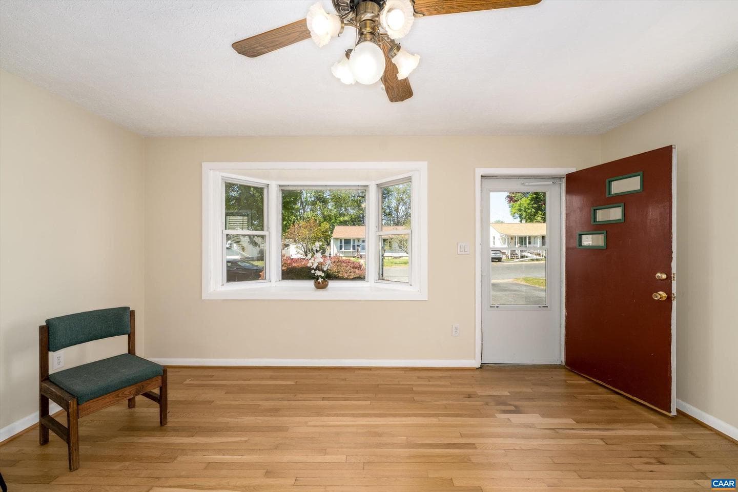 124 James Ave photo 20