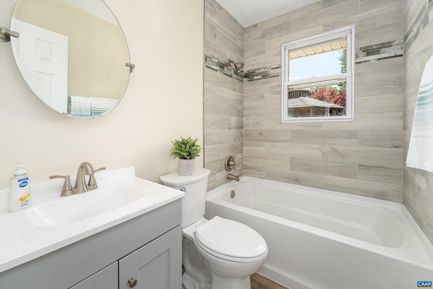124 James Ave photo 21