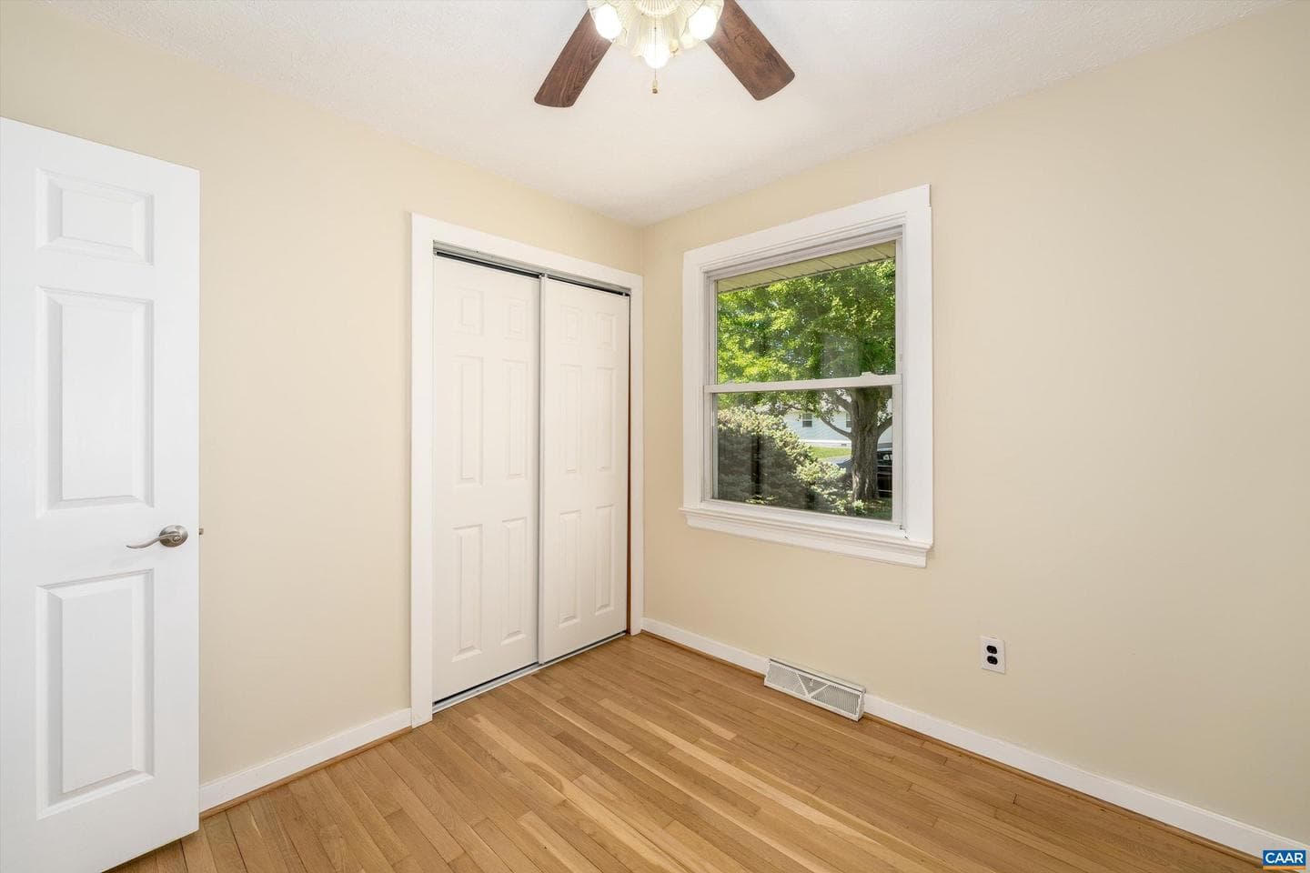 124 James Ave photo 23