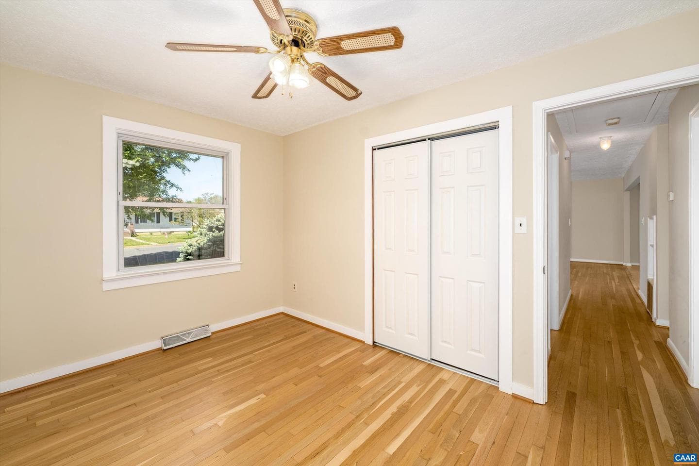 124 James Ave photo 25