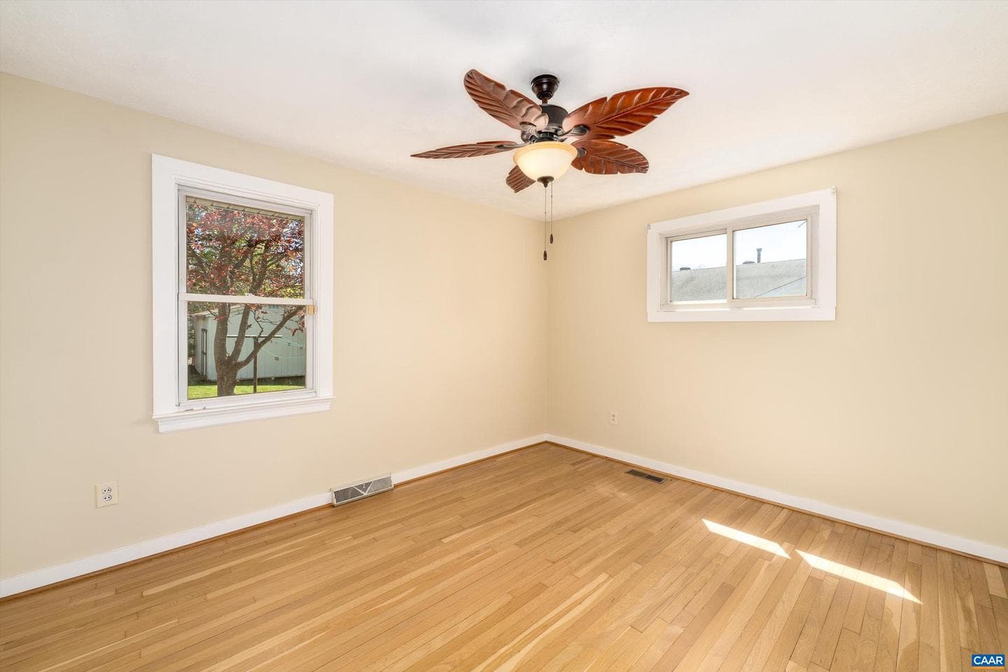 124 James Ave photo 26