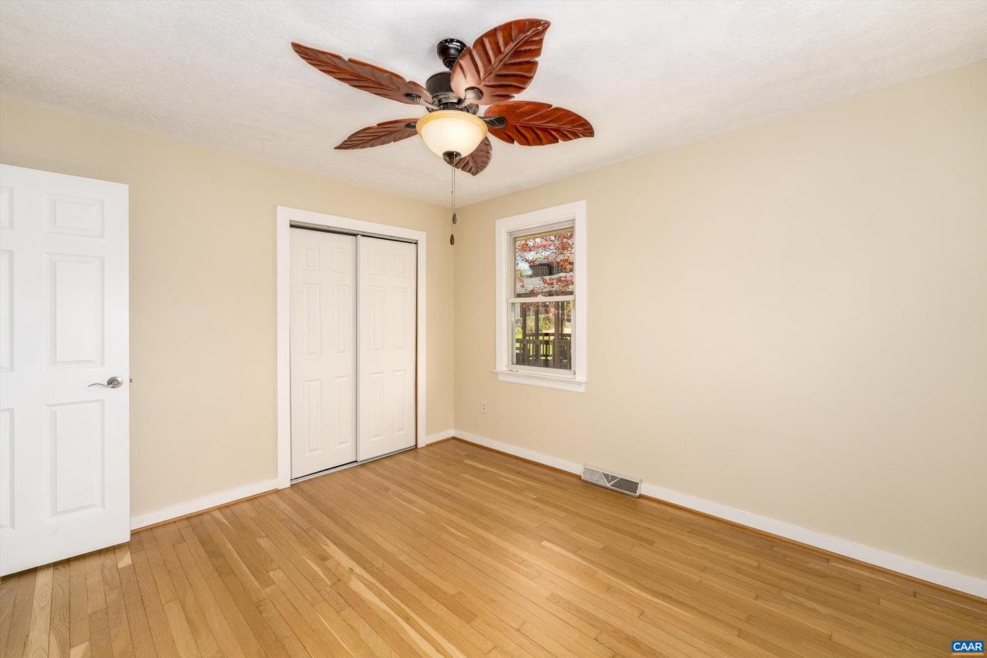 124 James Ave photo 27