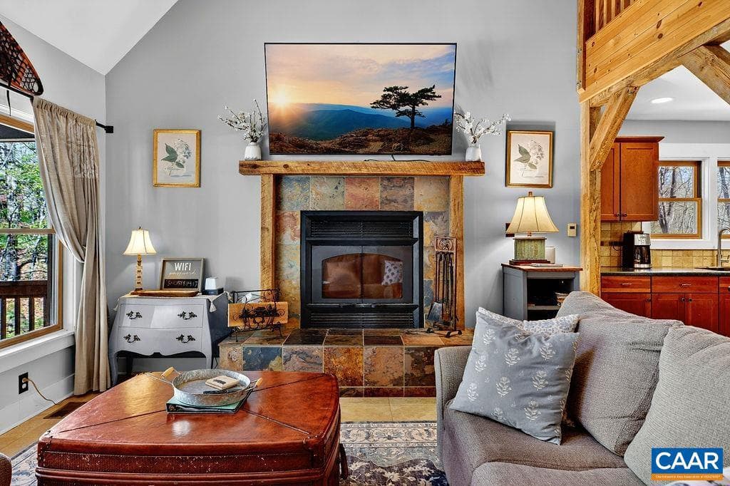 952 Blue Ridge Dr, Wintergreen Resort